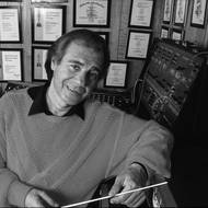 26. června přišla zpráva o smrti jednoho z velikánů filmové hudby. Argentinec Lalo Schifrin složil hudbu k desítkám hollywoodských filmů, například Mission Impossible, Bullittův případ, Frajer Luke nebo Brubaker. Dožil se 93 let.