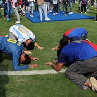 „Pro mě je to osobní. Messi je hráč, se kterým se nejvíce ztotožňuji. Dává mi naději, že talentem lze dosáhnout všeho,“ řekl jeden z fanoušků pro BBC.