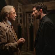 Daniel Craig v roli Benoita Blanca a Josh O’Connor jako Jud.