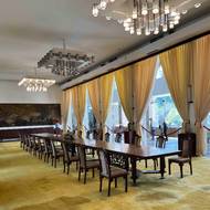 Místnost pro bankety a státní obědy či večeře. Ještě na začátku března 1975 - necelé dva měsíce před pádem Saigonu - zde večeřela delegace amerických kongresmanů.