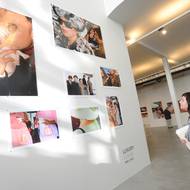 V roce 2011 velkou výstavu Parrových fotografií uspořádalo pražské Centrum současného umění DOX.