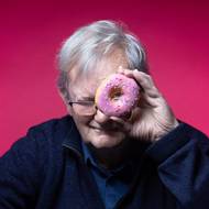 Martin Parr na fotografii předminulý měsíc z Paříže.