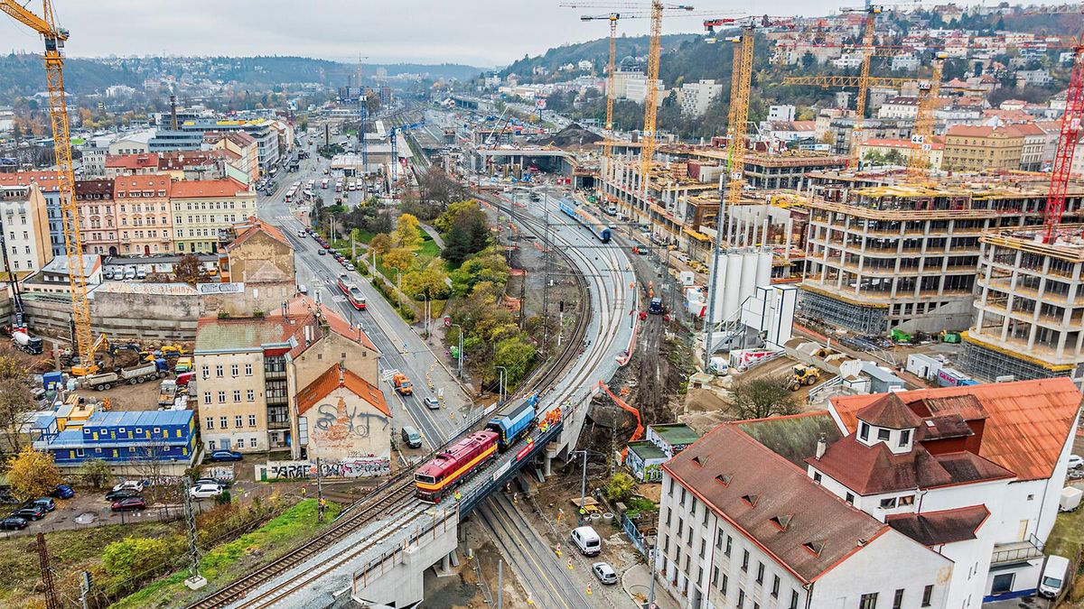 Pohled z dronu. Fotky největšího staveniště v novodobé historii Česka