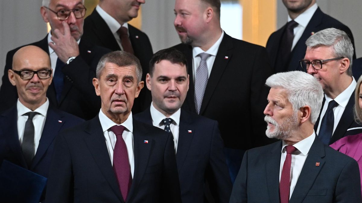 Obhájí Pavel? Jen když vyřeší, jak uhlídat vládu, a přitom nebýt lídr opozice