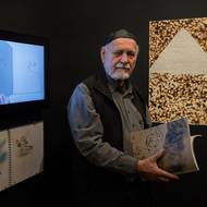 Jedenaosmdesátiletý Klimeš (na fotografii) je známější jako malíř, multimediální umělec či fotograf.