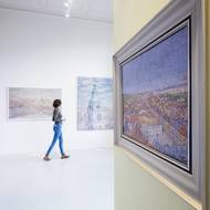 Dílo málo známého malíře Jana Vochoče, přítele Alfonse Muchy a mistra jemné barevné tečky, připomíná výstava v liberecké Galerii Lázně.