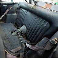 Raritní Aston Martin DB5 před renovací a po ní. Cena vzrostla tisíckrát.