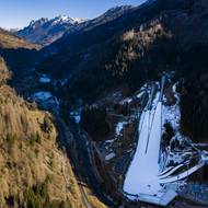Dalším dějištěm her v regionu jsou sportoviště ve Val di Fiemme. Budou se zde například konat skoky na lyžích. 