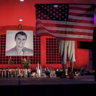 Vigilie za pravicového aktivistu Charlieho Kirka. Spojenec Donalda Trumpa byl smrtelně postřelen během akce na Utah Valley University v Oremu ve státě Utah. (11. září)