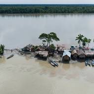 Voda, která kdysi živila celé komunity, přestala být vhodná ke konzumaci a půda začala pod vrstvami soli praskat.