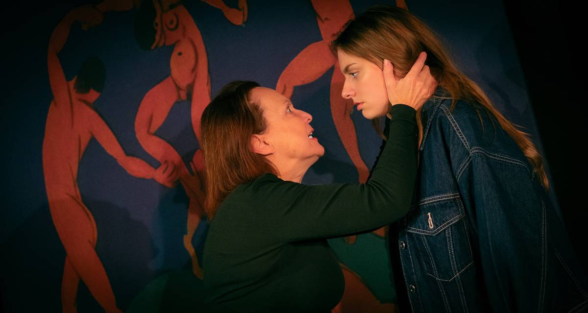 Na fotografii z inscenaci Cizí příběhy, kterou příští sobotu uvede pražské Divadlo Ungelt, jsou Milena Steinmasslová a Štěpánka Ligas.