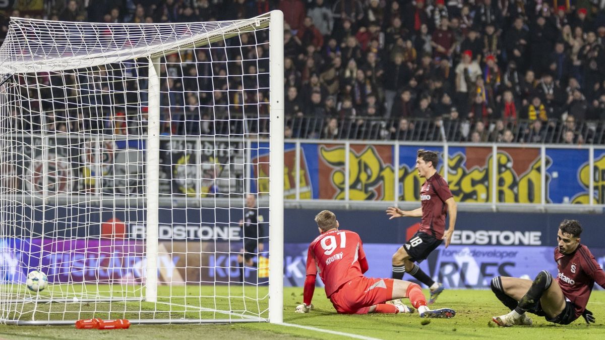 Pět centimetrů a nahlížíte na Spartu jinak. Chválit se nemá, ale semkla se