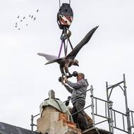 Ukotvení bylo před umístěním sochy potřeba opravit.