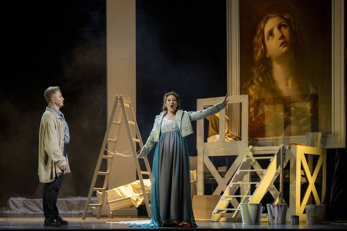 Na fotografii z inscenace Toscy, která má tento pátek premiéru v libereckém Divadle F. X. Šaldy, jsou Eduard Martyniuk jako Cavaradossi a Lívia Obručník Vénosová v roli Toscy.