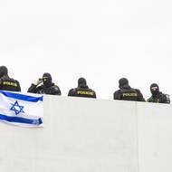 Pražský ostrov Štvanice rozdělil konflikt Izrael - Palestina. Na jedné straně lávky nazvané HolKa probíhal festival Izrael na Vltavě, který má přiblížit izraelskou kulturu, o sto metrů dál demonstrovali lidé podporující Palestinu. (25. května)