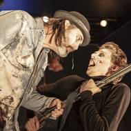 Róbert Nižnik v roli Bertrama přijme Tomáše Daleckého jako Wilhelma neboli Burroughse za svého zetě jedině, když bude dobrým lovcem.