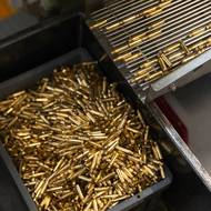 Jeho továrny vyrábějí i malorážovou munici.