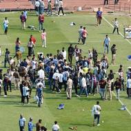 Fanoušci skandovali, kupovali dresy a nosili čelenky s nápisem „I love Messi“. Messi zpočátku po stadionu mával fanouškům, ale jeho vystoupení pak náhle skončilo, což vedlo k frustraci fanoušků, kteří pak vtrhli na hřiště.