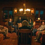 Na snímku jsou zleva Josh Brolin, Daryl McCormack, Glenn Close, Cailee Spaeny, Kerry Washington, Andrew Scott a Jeremy Renner.