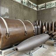 Návštěvníci si můžou prohlédnout různé druhy bomb, svržených americkou armádou na Vietnam, Laos a Kambodžu v letech 1965 až 1972.