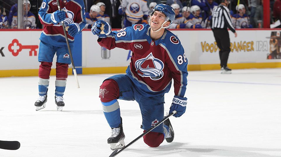 Nečas v NHL září. A může dostihnout dvě české superhvězdy