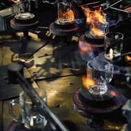 Sklenice na výrobní lince.