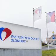 Vstup do areálu olomoucké fakultní nemocnice.