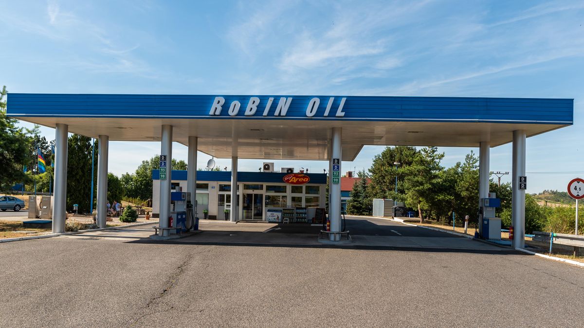 Z Česka zmizí síť čerpacích stanic. Za miliardu se z nich stane EuroOil