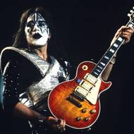 16. října. Ve věku 74 let zemřel někdejší člen americké rockové skupiny Kiss Paul Daniel Frehley, známý jako Ace Frehley. 