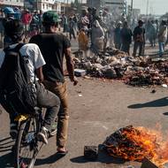 Kromě korupce a nerovných podmínek mladé napříč zmíněnými zeměmi trápí také vysoká nezaměstnanost, která dopadá silně zejména na jejich věkovou skupinu. (Antananarivo, Madagaskar, 9. října)