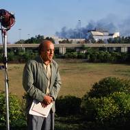 17. prosince zemřel ve věku 91 let reportér Peter Arnett, který strávil desítky let informováním o válečných konfliktech od Vietnamu po Irák. V roce 1966 získal prestižní Pulitzerovu cenu, když jako reportér agentury AP psal o válce ve Vietnamu.