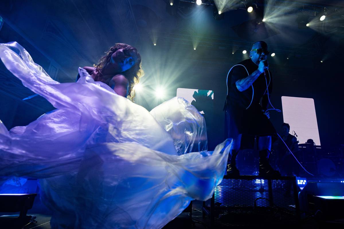 Ve velkém sále pražské Lucerny tuto sobotu vystoupila česká metalová kapela Cocotte Minute.