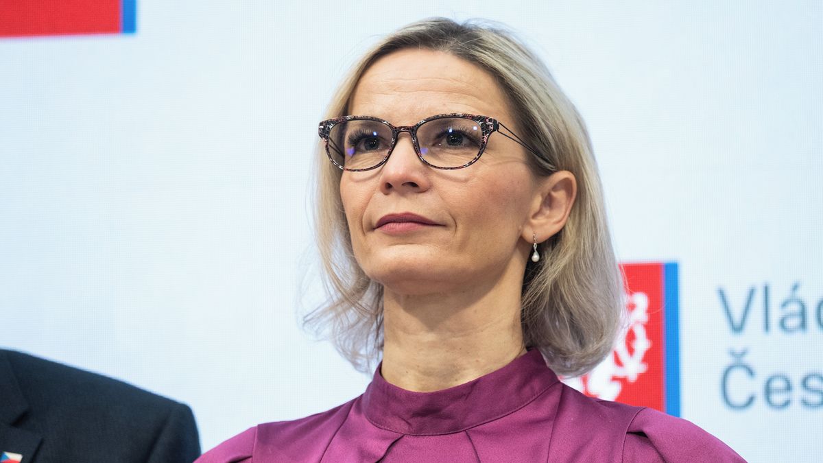 Mrázová odmítla opoziční výzvy k rezignaci, trvá na tom, že neporušila předpisy