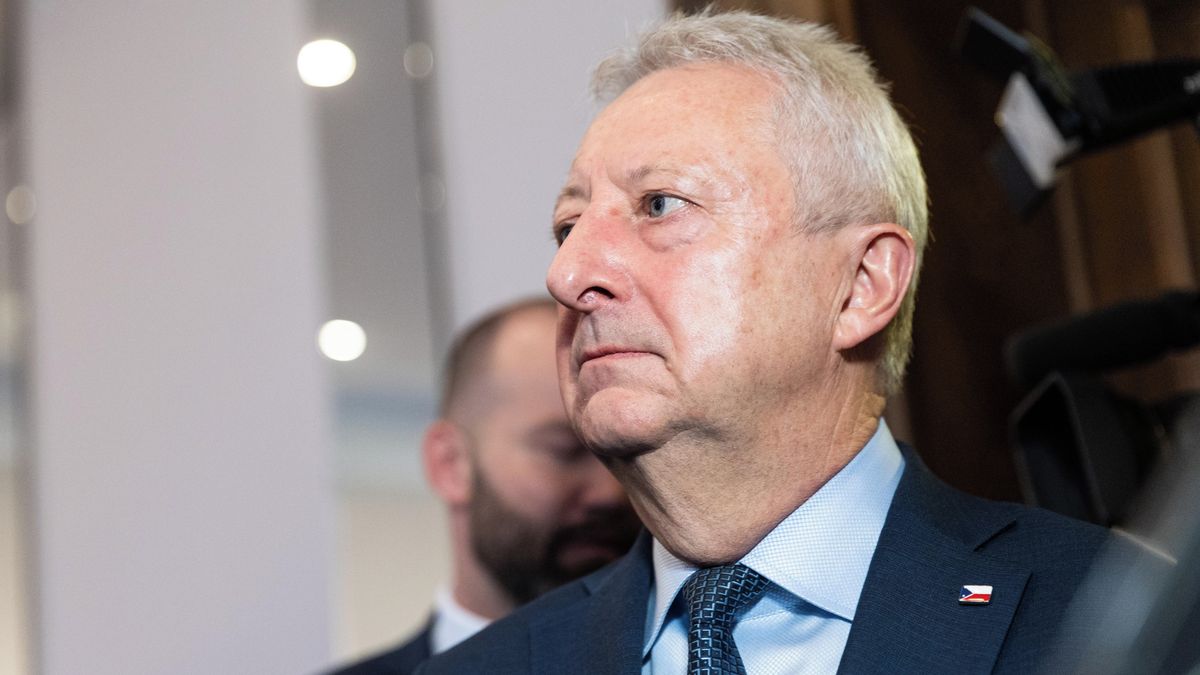 O složení delegace na summitu NATO podle ministra Zůny rozhoduje premiér