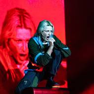 Jeden z nejlepších comebacků a obrovský úspěch s albem From Zero zaznamenala kapela s novou zpěvačkou Emily Armstrong. (14. června)