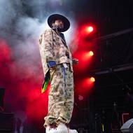 K největším hvězdám festivalu Colours of Ostrava patřil jamajský zpěvák Shaggy. Se svou kombinací reggae, hip hopu a dancehallu byl komerčně na vrcholu v 90. letech minulého století, ale i dnes je jeho styl jedinečný a dokáže „roztančit“ posluchače všech generací. (16. července)