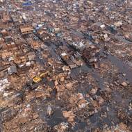 Vzhledem k tomu, že v blízkosti se bagruje a místa se zasypávají pískem, aby se získala nová půda, nevládní organizace ostře kritizovaly „pokračující tajnou dohodu vlády s oligarchií mocných rodin vlastnících půdu a zkorumpovanými soukromými developery“. 