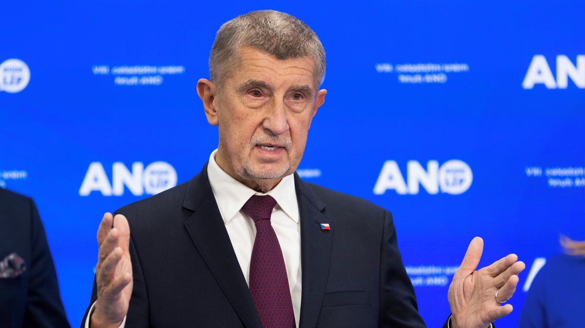 Vědcům vadí Babišova omluva za covid. Petici podepsal i exministr Prymula