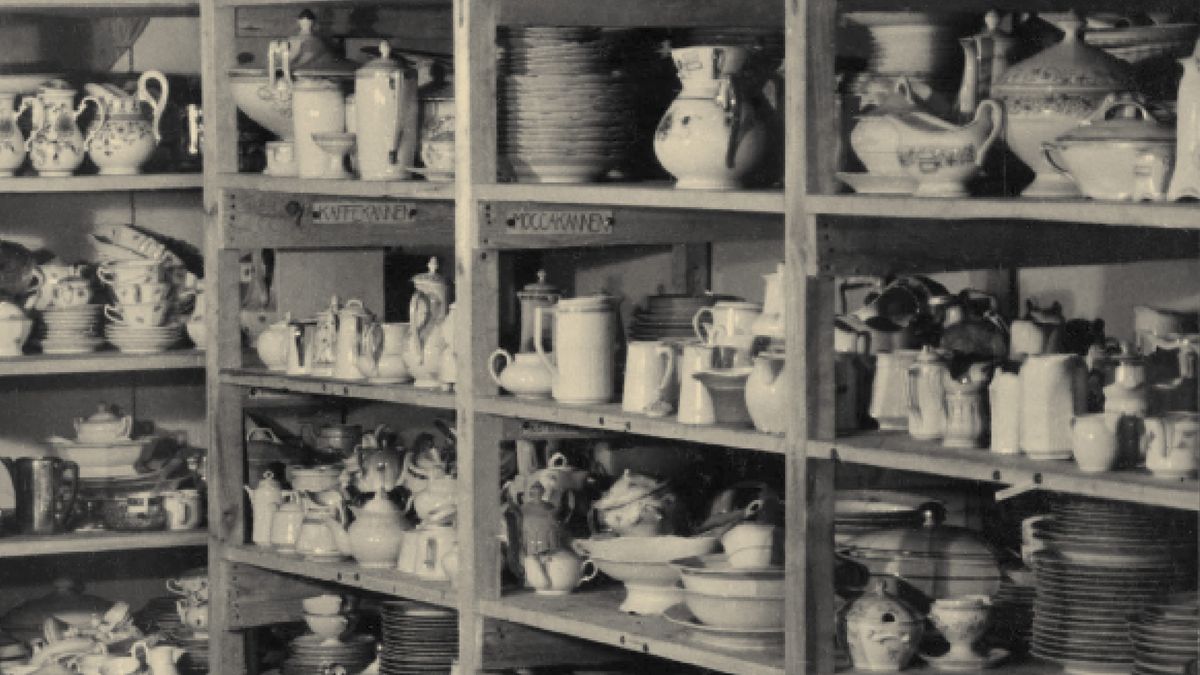 62 skladů zabaveného židovského majetku v Praze. Po válce jim věci nevrátili