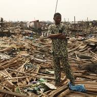 Několik týdnů před demolicí Makoka buldozery zbouraly desítky domů v čtvrti Oworonshoki na opačné straně laguny. Úředníci uvedli, že mnoho budov nemělo řádná stavební povolení a představovalo riziko pro životní prostředí.