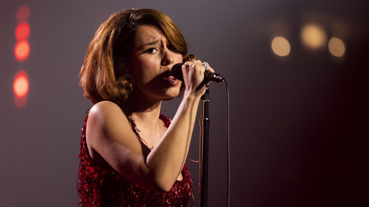 Recenze: Raye přivezla do Prahy orchestr a novou hudbu. Zpívaly i její sestry