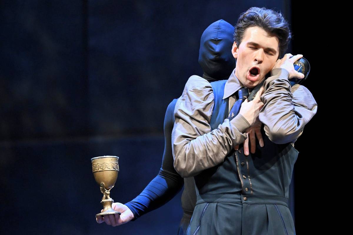 Na fotografii z inscenace opery Tamerlán, kterou tuto sobotu uvede plzeňské Divadlo J. K. Tyla, je Vojtěch Pelka jako Tamerlano.