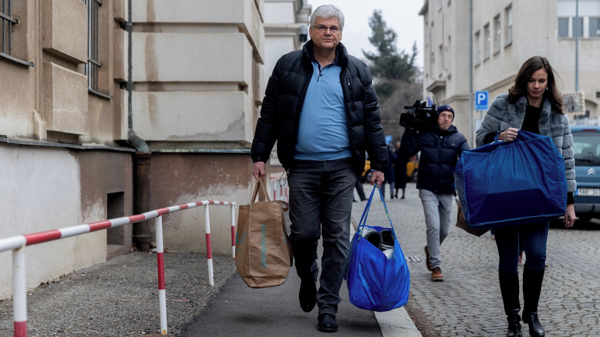 Bývalého šéfa motolské nemocnice Ludvíka pustil soud z vazby