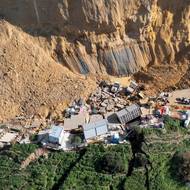 Starosta Massimiliano Conti varoval, že městu hrozí úplná izolace od okolního světa. 