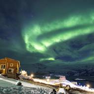 Grónsko a jeho obyvatelé se dostali do centra světové pozornosti už loni, když Trump obnovil svůj požadavek, aby USA převzaly kontrolu nad ostrovem z důvodu národní bezpečnosti a přístupu k jeho bohatým nerostným zdrojům.