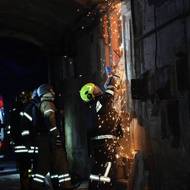 Na místech zásahů od setmění pracují všechny záchranné složky. Lidem je poskytována veškerá potřebná pomoc. 