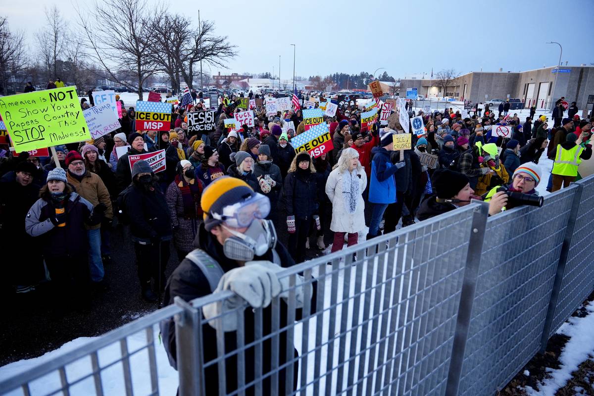 V Minneapolis vyšli lidé do ulic, aby protestovali proti zabití sedmatřicetileté Renee Nicole Goodové, kterou zastřelil imigrační agent. 
