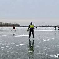 …jiní dávají přednost hokeji…