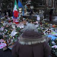 Předseda městské rady Payne vybídl obyvatele, aby natáčeli videa federálních agentů, která by podle něj mohla posloužit jako důkaz v soudním řízení. Stát Minnesota a města Minneapolis a St. Paul už federální vládu kvůli raziím zažalovala.
