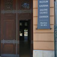 Průchod do zahrady je ve vybrané hodiny veřejně přístupný nezávisle na otevírací době muzea.